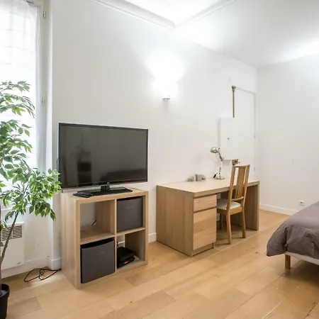 Hostnfly - Super Spacious Studio Close To The Moulin Rouge!
